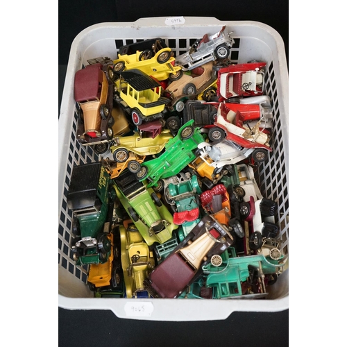 1113 - Around 20 boxed Lledo diecast models plus a collection of unboxed diecast models to include Matchbox... 