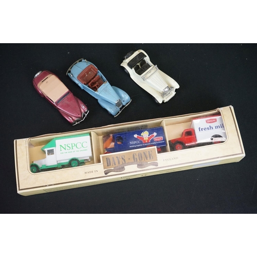 1113 - Around 20 boxed Lledo diecast models plus a collection of unboxed diecast models to include Matchbox... 