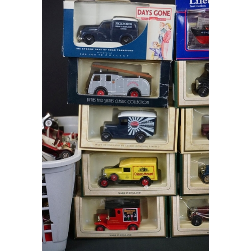 1113 - Around 20 boxed Lledo diecast models plus a collection of unboxed diecast models to include Matchbox... 