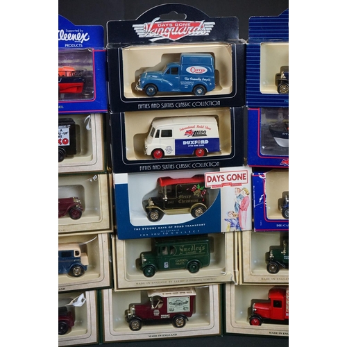 1113 - Around 20 boxed Lledo diecast models plus a collection of unboxed diecast models to include Matchbox... 