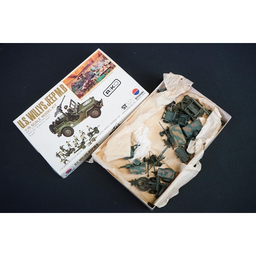 1139 - Seven boxed / cased diecast models to include Corgi Fighting Machines, Ground Armor WWII M4A3 Middle... 