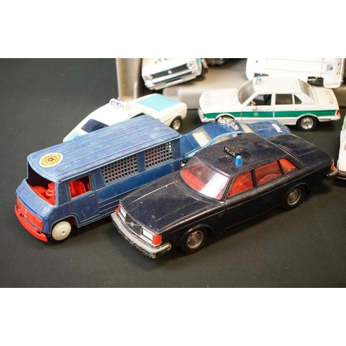 1157 - Quantity of plastic & diecast models to include Zaragoza Vam, Lucky (Hong Kong), Polistil, Corgi