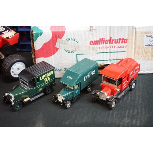 1159 - Collection of diecast models, mainly Lledo Promotional and Matchbox Models of Yesteryear, together w... 