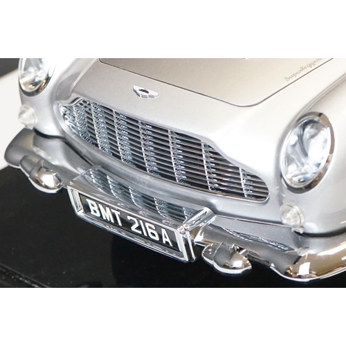 1169 - 1/8 Scale James Bond Aston Martin DB5 kit built diecast model, produced by Eaglemoss for home assemb... 