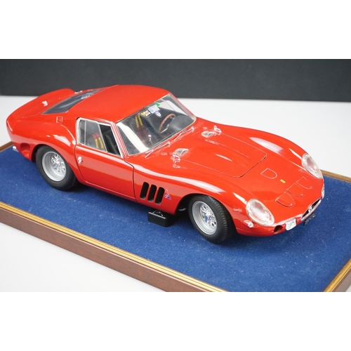 1170 - Revell Ferrari 250 GTO 1:12 scale 1992 diecast model housed within a glass case (diecast vg)