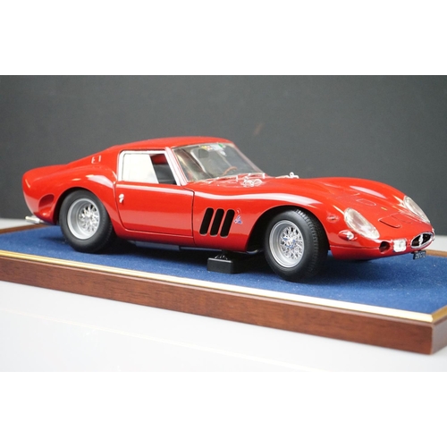 1170 - Revell Ferrari 250 GTO 1:12 scale 1992 diecast model housed within a glass case (diecast vg)