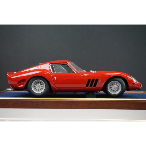 1170 - Revell Ferrari 250 GTO 1:12 scale 1992 diecast model housed within a glass case (diecast vg)