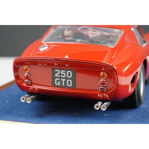 1170 - Revell Ferrari 250 GTO 1:12 scale 1992 diecast model housed within a glass case (diecast vg)