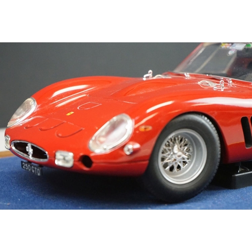 1170 - Revell Ferrari 250 GTO 1:12 scale 1992 diecast model housed within a glass case (diecast vg)