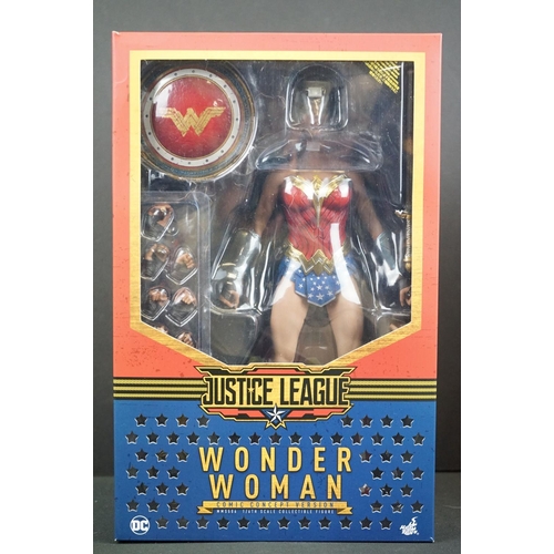 1364 - DC - Boxed Hot Toys Wonder Woman 1/6th Comic Book Concept Figure in original shop box, figure vg