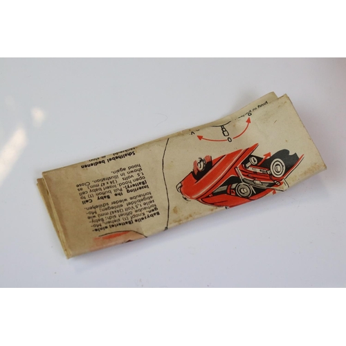 1262 - Original boxed Schuco 5503 Elektro Phanomenal tin plate car in red complete with 6 x wooden pegs, re... 