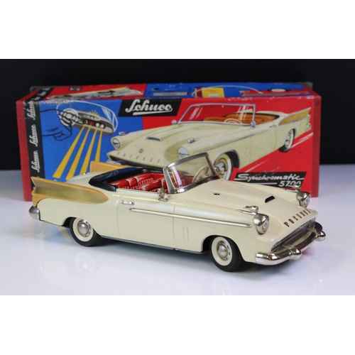 1275A - Boxed Schuco Synchromatic 5700 tin plate Packard model with white body and beige fins, red interior,... 