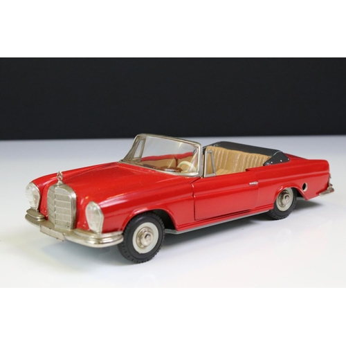 1287 - Boxed Schuco 4000 Girato Schaltauto Mercedes 250 SE in red, model ex, some box wear with window spli... 