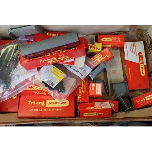 225 - Quantity of Triang / Hornby OO gauge model railway to include 3 x boxed items of rolling stock, vari... 