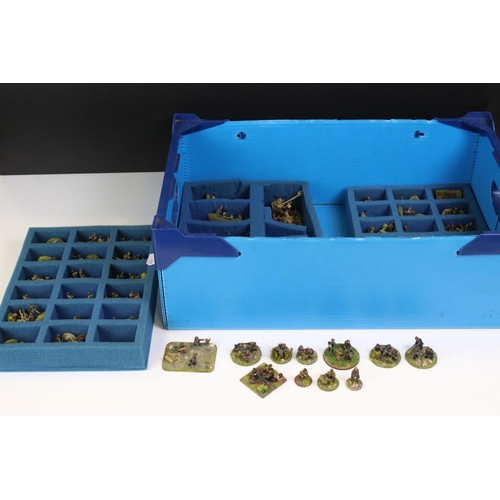 1308 - Collection of well painted 28mm scale metal & plastic WWII military war gaming figures on stands