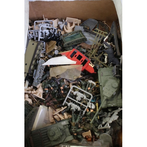 1312 - Large quantity of miniature military vehicles, mainly tanks, plus a quantity of various plastic figu... 