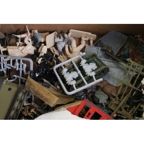 1312 - Large quantity of miniature military vehicles, mainly tanks, plus a quantity of various plastic figu... 