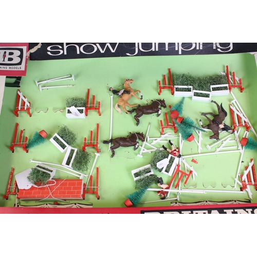 1316 - Boxed Britains Show Jumping 7594 plastic figure set, near complete with box missing window, plus 8 E... 