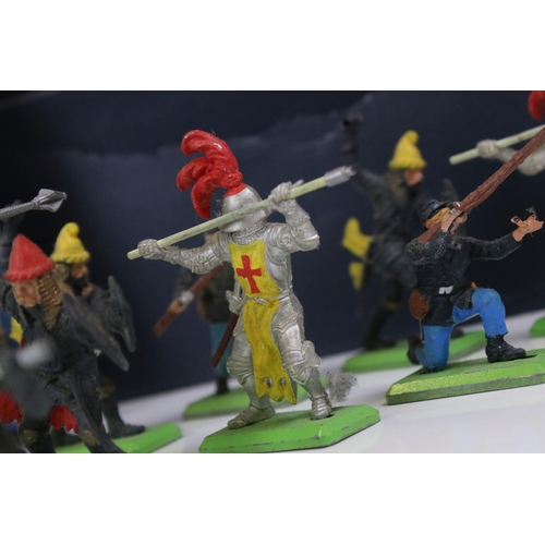 1318 - 39 Britains Deetail figures to include soldiers, warrior, knights and civil war examples, in a play ... 