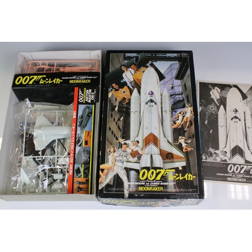 1408 - Boxed Doyusha James Bond 007 Moonraker Roger Moore as James Bond plastic figure kit set plus a boxed... 