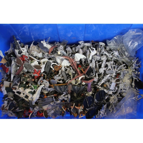 1412 - Games Workshop - Large quantity of vintage mainly unpainted Games Workshop & other war gaming metal ... 