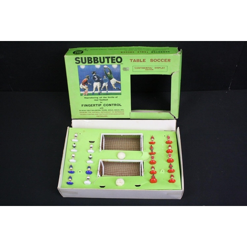 1344 - Subbuteo - Quantity of HW Subbuteo to include boxed Arsenal 16 team (complete), boxed Continental Di... 