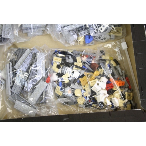 1427 - Star Wars - Boxed Lego Star Wars 8129 AT AT Walkers set, previously built and re-boxed by vendor who... 