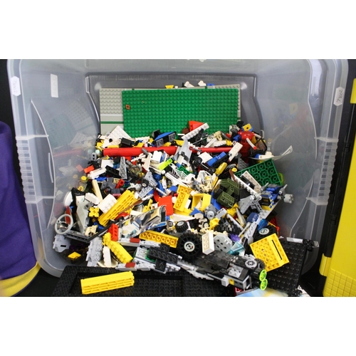 1435 - Lego - Collection of mixed Lego to include Technics, bricks, instructions, mini figures, featuring S... 