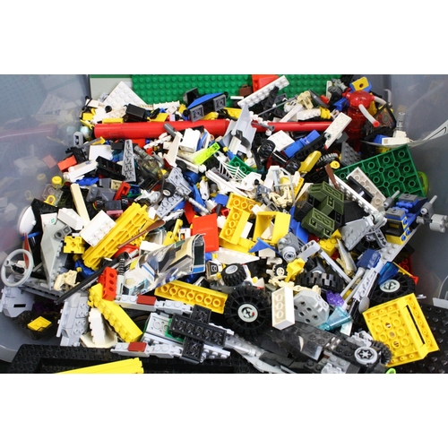 1435 - Lego - Collection of mixed Lego to include Technics, bricks, instructions, mini figures, featuring S... 