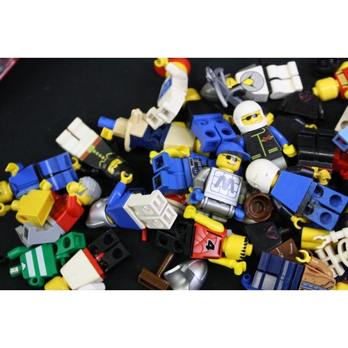 1442 - Lego - Large collection of Lego bricks, accessories and Minifigures, featuring Lego Creator parts, s... 