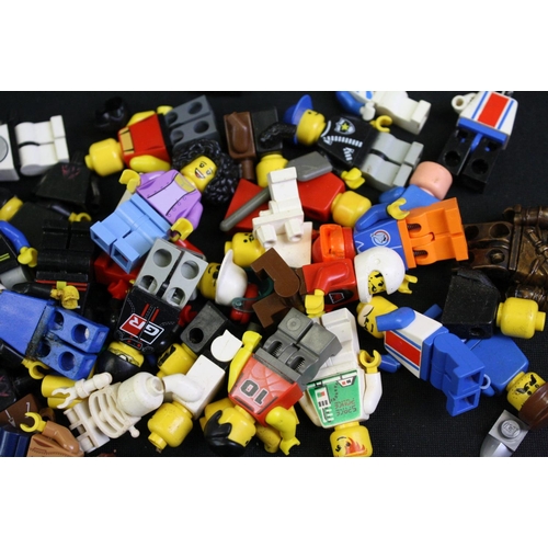 1442 - Lego - Large collection of Lego bricks, accessories and Minifigures, featuring Lego Creator parts, s... 