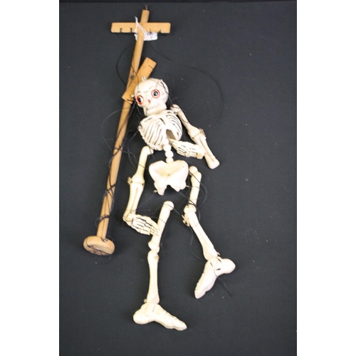 333 - Original boxed Pelham Puppet Skeleton puppet in a gd condition with some string tangle & wear, fair ... 