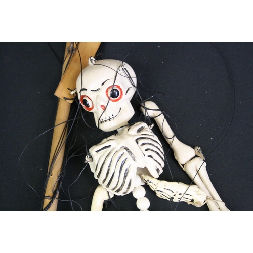 333 - Original boxed Pelham Puppet Skeleton puppet in a gd condition with some string tangle & wear, fair ... 