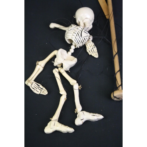 333 - Original boxed Pelham Puppet Skeleton puppet in a gd condition with some string tangle & wear, fair ... 