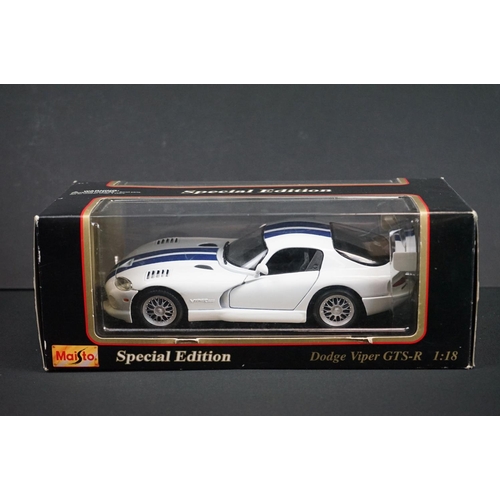 1090 - Seven boxed Burago 1/18 diecast Dodge Viper models to include 3030, 2 x 3065, 3075, 3025, 303 & 3490... 