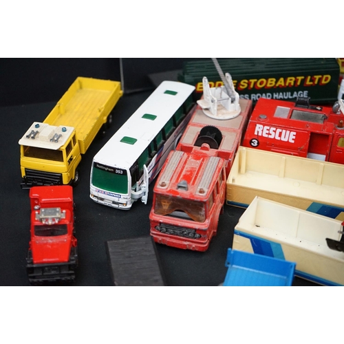 1107 - Quantity of diecast models featuring mainly commercial examples to include Siku, Corgi, Matchbox etc