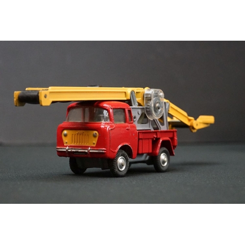 1186 - Three boxed Corgi diecast models to include Major 1143 Aerial Rescue Truck, Major 1137 Ford Tilt Cab... 