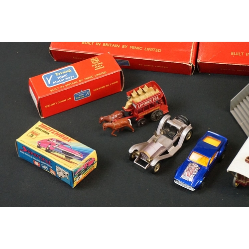 1208 - Collection of Triang Minic Motorways to include boxed M1522 set, 2 x boxed slot cars featuring Aston... 