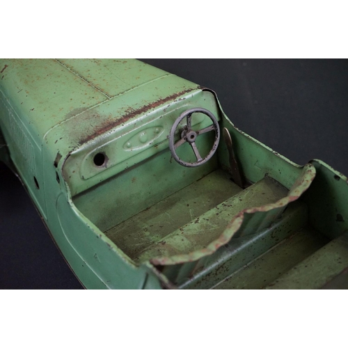 1279A - Early to mid 20th C 1936 Ford model car in green, construction built, clockwork with key, approx. le... 