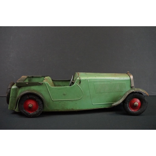 1279A - Early to mid 20th C 1936 Ford model car in green, construction built, clockwork with key, approx. le... 