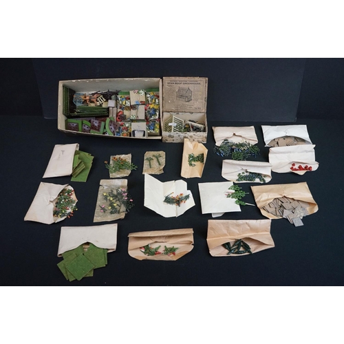 1297 - Collection of Britains Miniature Garden to include a boxed Span Roof Greenhouse and various accessor... 