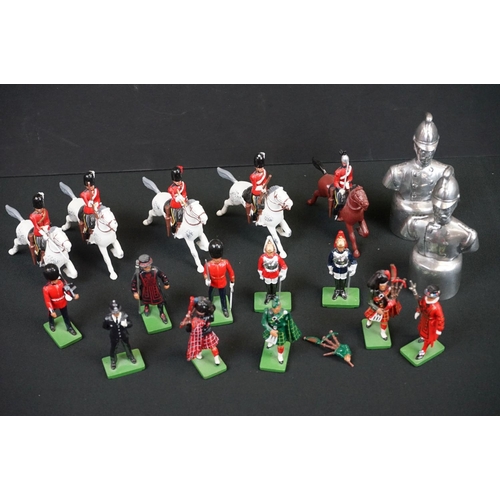 1300 - 14 Contemporary Britains metal figures to include horseback and guards