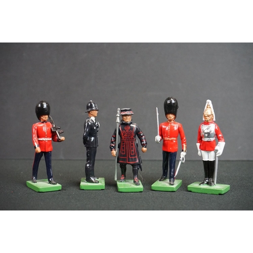 1300 - 14 Contemporary Britains metal figures to include horseback and guards