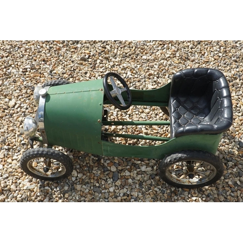 1171 - Vintage tin plate pedal car with 1939 registration, unmarked, green body with black seat, approx len... 