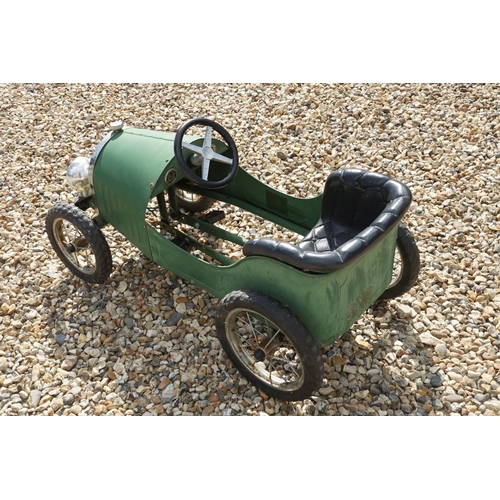 1171 - Vintage tin plate pedal car with 1939 registration, unmarked, green body with black seat, approx len... 