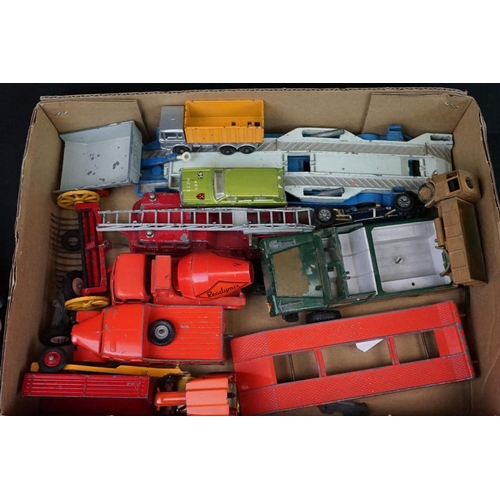 1235 - 20 Mid 20th C onwards play worn diecast models to include Corgi, Britains, Matchbox and Dinky, featu... 