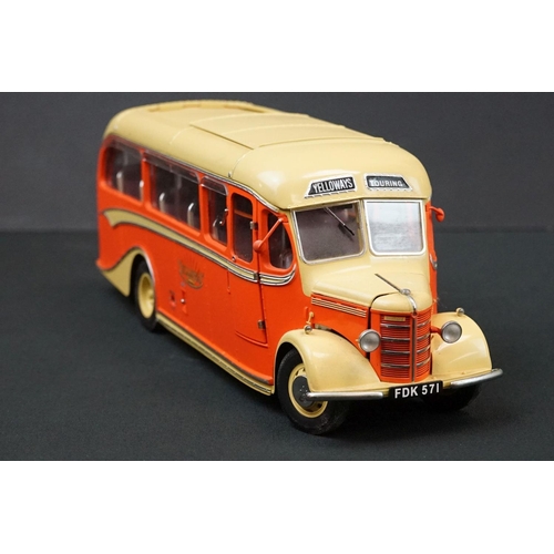 1002 - Boxed ltd edn Sun Star 1/24 Bedford OB Duple Vista Coach 5001 1947 Bedford FDK 571 Yelloway Motor Se... 