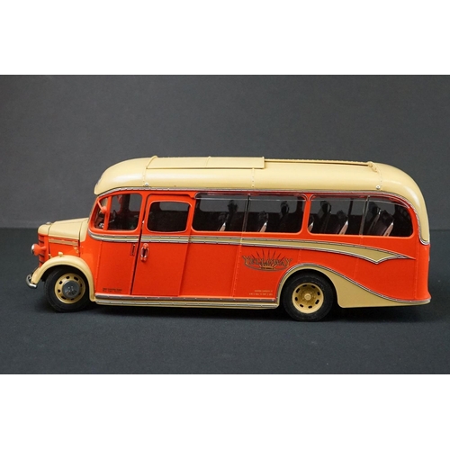 1002 - Boxed ltd edn Sun Star 1/24 Bedford OB Duple Vista Coach 5001 1947 Bedford FDK 571 Yelloway Motor Se... 