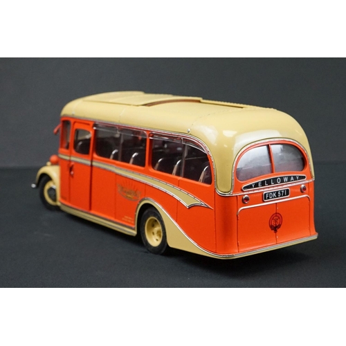 1002 - Boxed ltd edn Sun Star 1/24 Bedford OB Duple Vista Coach 5001 1947 Bedford FDK 571 Yelloway Motor Se... 