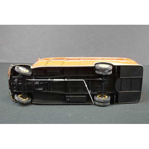 1002 - Boxed ltd edn Sun Star 1/24 Bedford OB Duple Vista Coach 5001 1947 Bedford FDK 571 Yelloway Motor Se... 